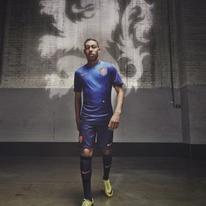 开云-国际米兰0比1憾负，运气成赛场绊脚石，恰尔汗奥卢动向引发转会猜测，迪乌夫能否把握救赎机遇？